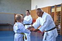 Glückliche Karate-Kids